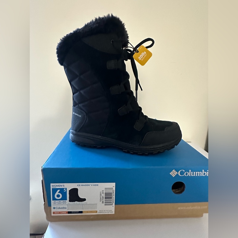 Black winter boots